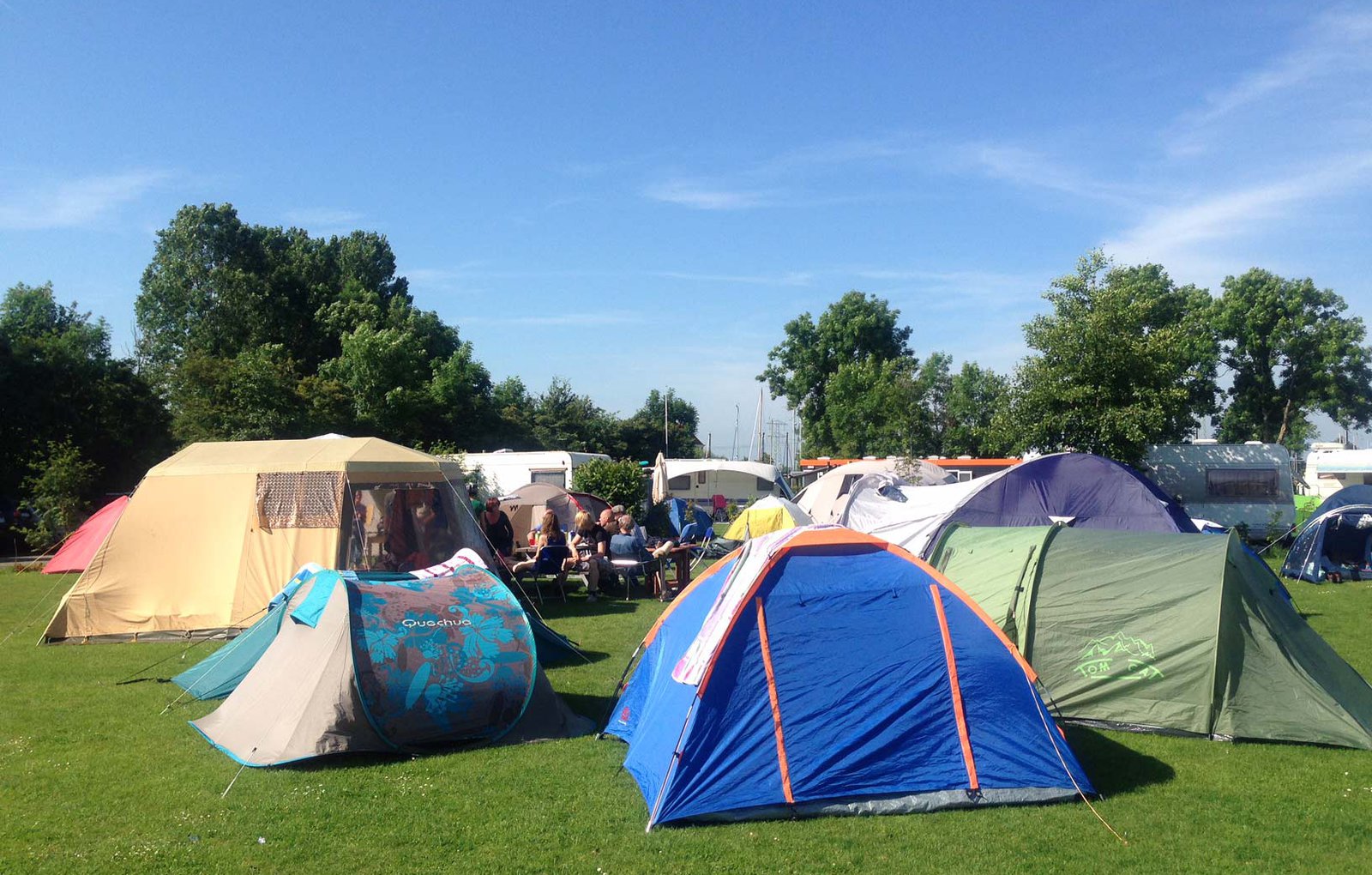 Tenten op camping friesland kamperen aan het water